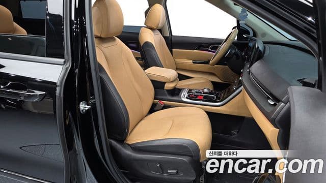 Kia Carnival 2023 — ფოტო 10/20