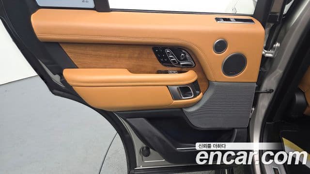 Land Rover Range Rover 2018 — Photo 24/35
