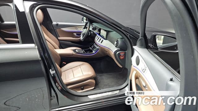Mercedes-Benz E-Class 2021 — Photo 22/31