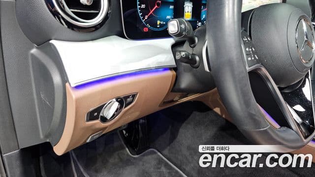 Mercedes-Benz E-Class 2021 — Photo 14/31