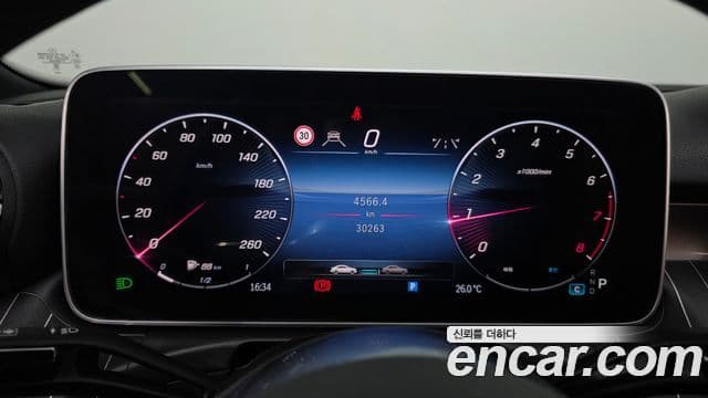 Mercedes-Benz C-Class 2023 — ფოტო 8/20