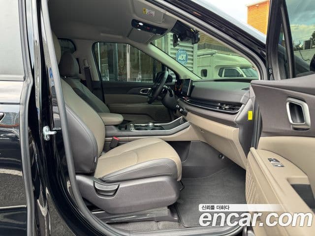 Kia Carnival 2025 — фото 15 из 20