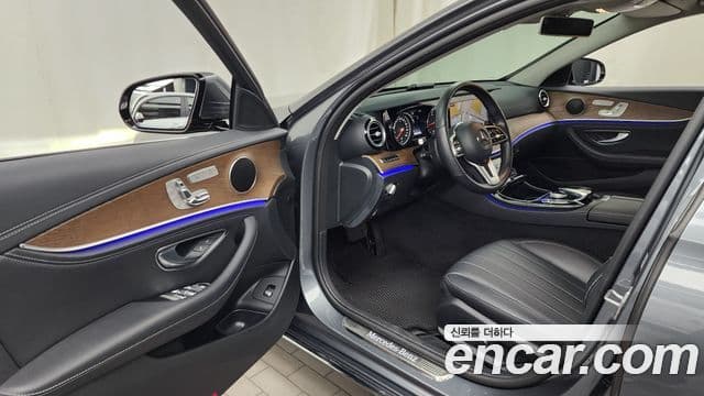 Mercedes-Benz E-Class 2019 — фото 10 из 20
