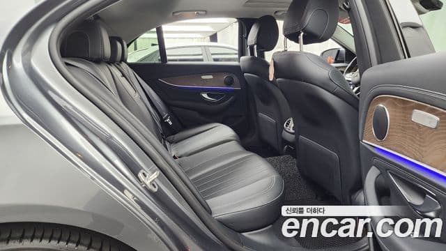 Mercedes-Benz E-Class 2019 — фото 12 из 20