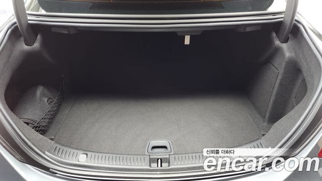 Mercedes-Benz E-Class 2019 — фото 20 из 20
