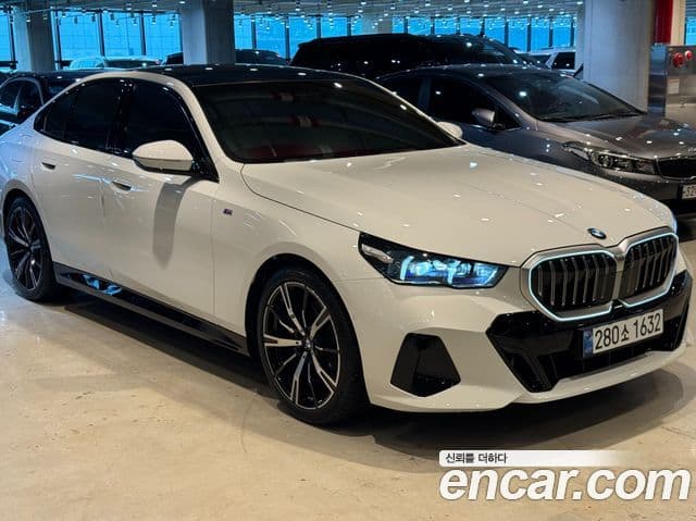 BMW 5 Series 2024 — фото 13 из 16