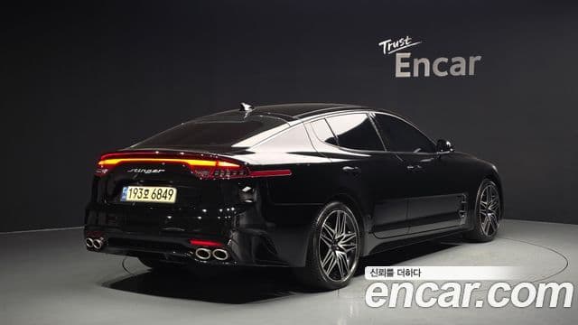 Kia Stinger 2022 — Фото 2/20