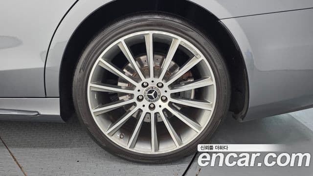 Mercedes-Benz S-Class 2018 — Photo 6/34