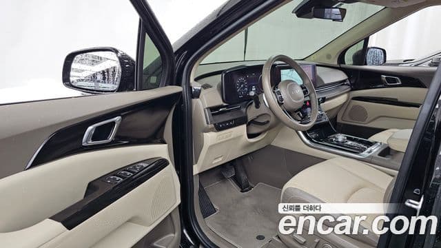 Kia Carnival 2023 — фото 10 из 20