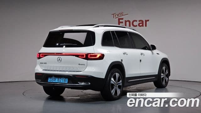 Mercedes-Benz EQB 2022 — ფოტო 32/35