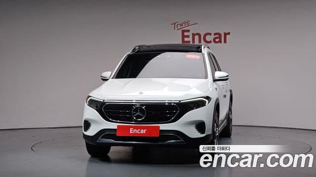 Mercedes-Benz EQB 2022 — ფოტო 30/35