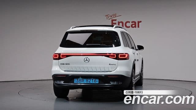 Mercedes-Benz EQB 2022 — ფოტო 31/35