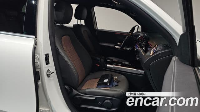 Mercedes-Benz EQB 2022 — ფოტო 27/35