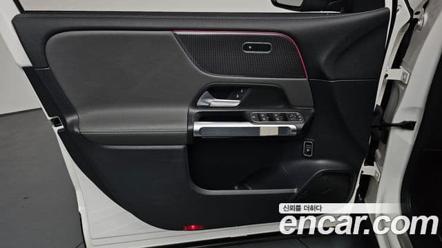 Mercedes-Benz EQB 2022 — ფოტო 20/35