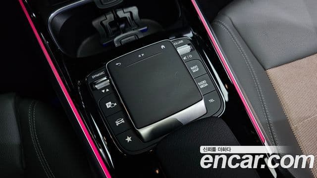 Mercedes-Benz EQB 2022 — ფოტო 28/35