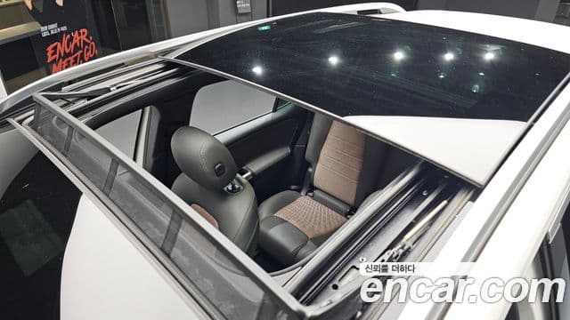 Mercedes-Benz EQB 2022 — ფოტო 23/35