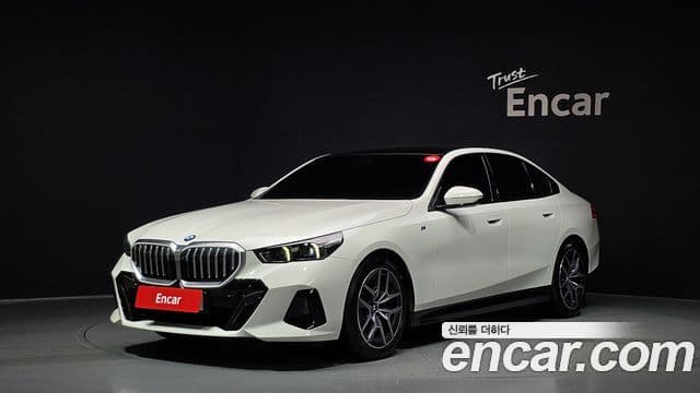 BMW 5 Series 2025 — Фото 1/20