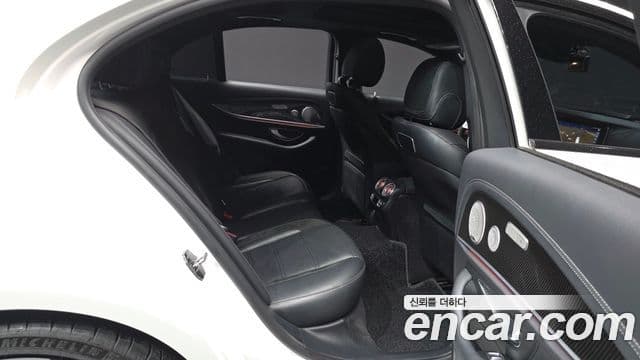 Mercedes-Benz E-Class 2019 — Şəkil 12/20