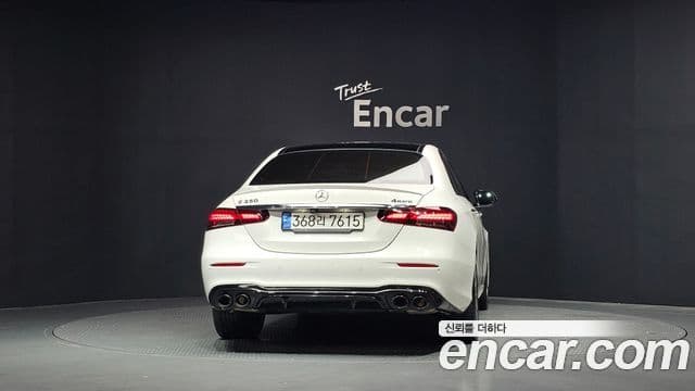Mercedes-Benz E-Class 2022 — Фото 4/20