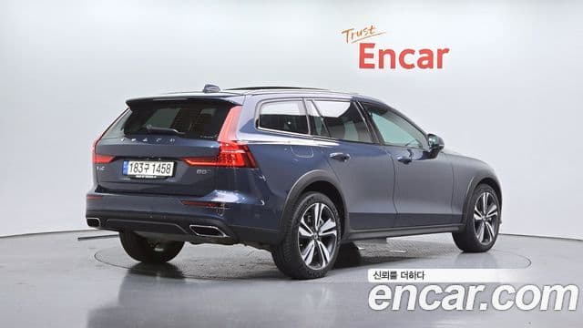 Volvo V60 Cross Country 2021 — Şəkil 2/20