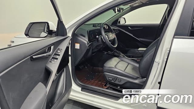 Kia Niro 2022 — фото 10 из 20
