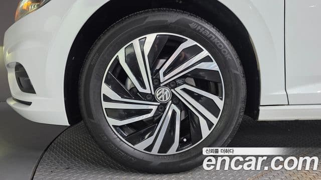 Volkswagen Jetta 2021 — ფოტო 5/20