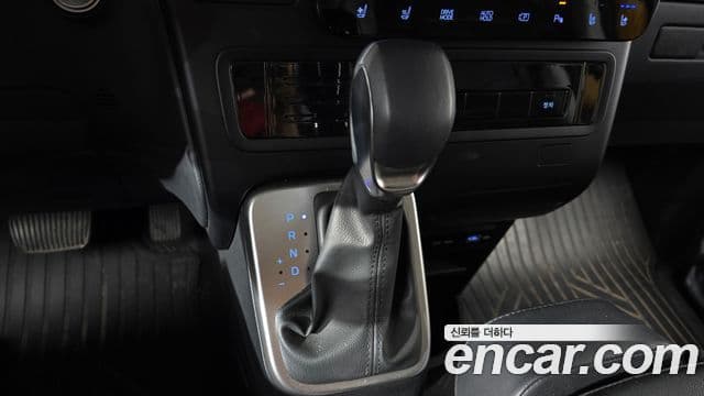 Hyundai Staria 2022 — ფოტო 8/20