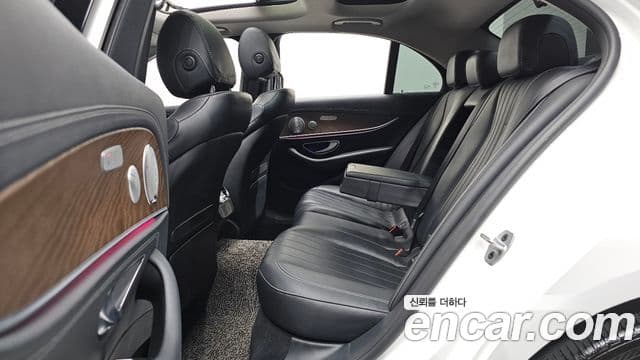 Mercedes-Benz E-Class 2019 — Şəkil 11/20