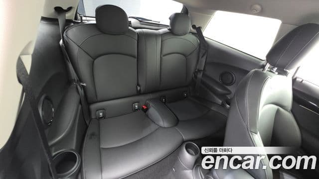 Mini Cooper 2023 — ფოტო 18/20