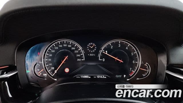 BMW 5 Series 2018 — Şəkil 8/20