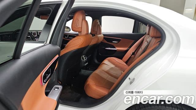Mercedes-Benz C-Class 2023 — ფოტო 19/20
