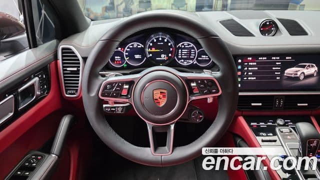 Porsche Cayenne 2023 — ფოტო 13/20