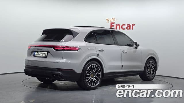Porsche Cayenne 2021 — ფოტო 2/20