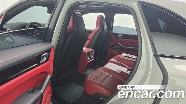 Porsche Cayenne 2021 — ფოტო 12/20
