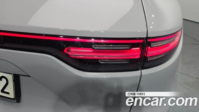Porsche Cayenne 2021 — ფოტო 18/32