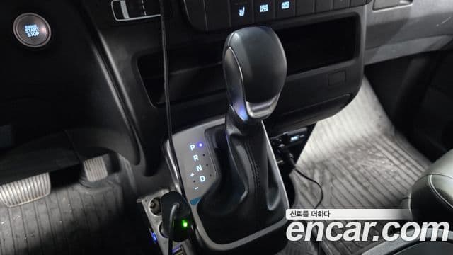 Hyundai Staria 2022 — ფოტო 9/20