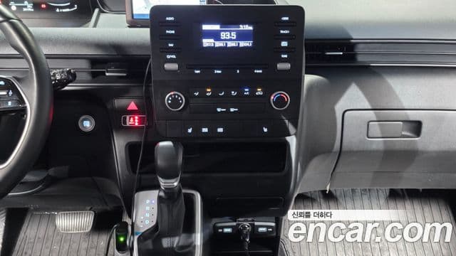 Hyundai Staria 2022 — ფოტო 14/20