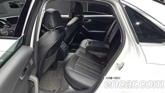 Audi A4 2018 — ფოტო 11/20