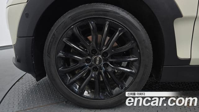 Mini Cooper Clubman 2021 — ფოტო 5/20