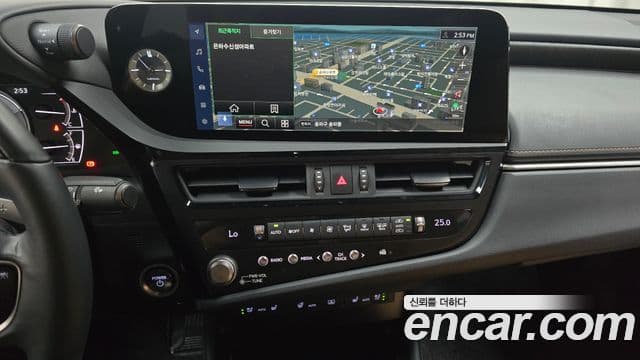 Lexus ES300h 2023 — фото 13 из 20
