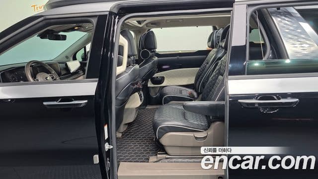 Kia Carnival 2021 — ფოტო 10/20