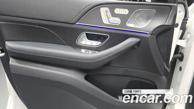 Mercedes-Benz GLE-Class 2025 — Photo 30/37