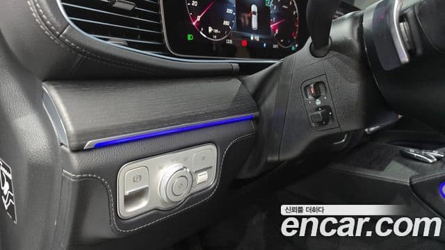 Mercedes-Benz GLE-Class 2025 — Photo 13/37
