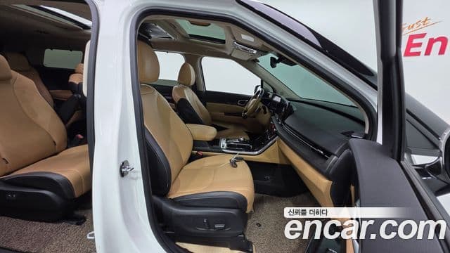 Kia Carnival 2022 — фото 10 из 20