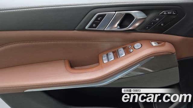 BMW X7 2023 — Photo 10/33