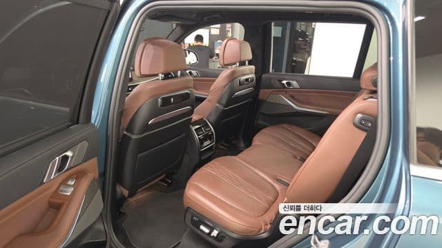 BMW X7 2023 — Photo 16/33