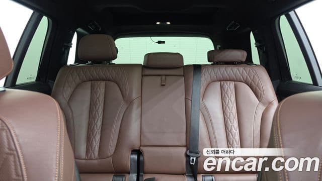 BMW X7 2023 — Photo 28/33