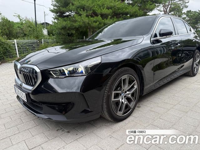 BMW 5 Series 2025 — ფოტო 1/15