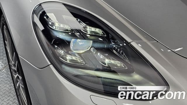 Porsche Panamera 2018 — Photo 27/36