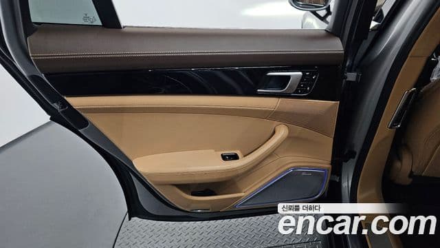 Porsche Panamera 2018 — Photo 32/36